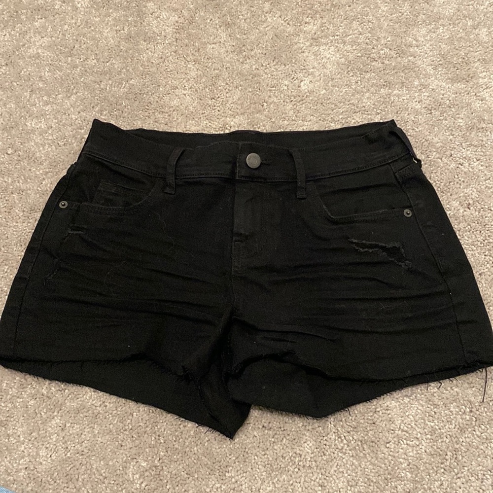 Old Navy women’s boyfriend cutoff black denim shorts size 2.